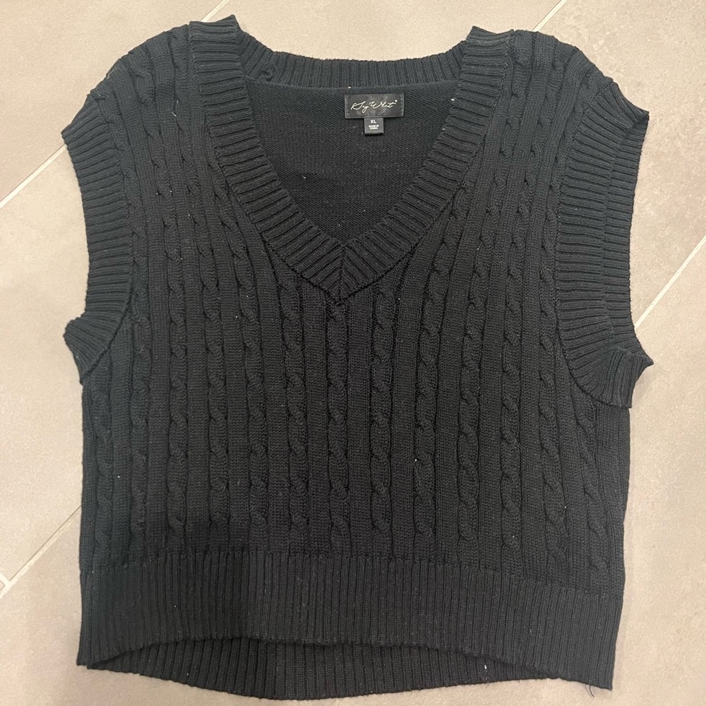 Sweater vest